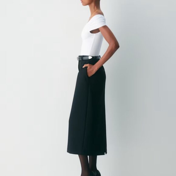 NWT Aritzia CONTOUR Twist Off-shoulder Top White M - Picture 3 of 9